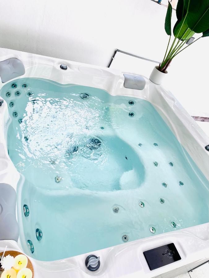Qv Residence Langkawi - Jacuzzi, Bbq, & Steamboat Куах Экстерьер фото